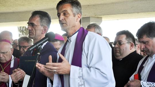 Župnik Vinko Dubravac koji ima obitelj i troje djece