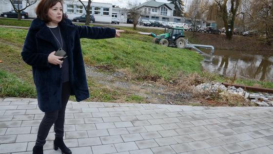 Ispumpavanje oborinskih voda kraj zgrade u Sisku