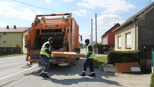 Odvoz otpada podijeljen je na 25 rajona