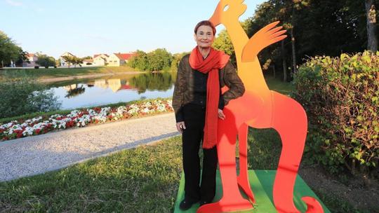 DINA MERHAV dobitnica je Zlatne plakete "Grb grada Vinkovaca"