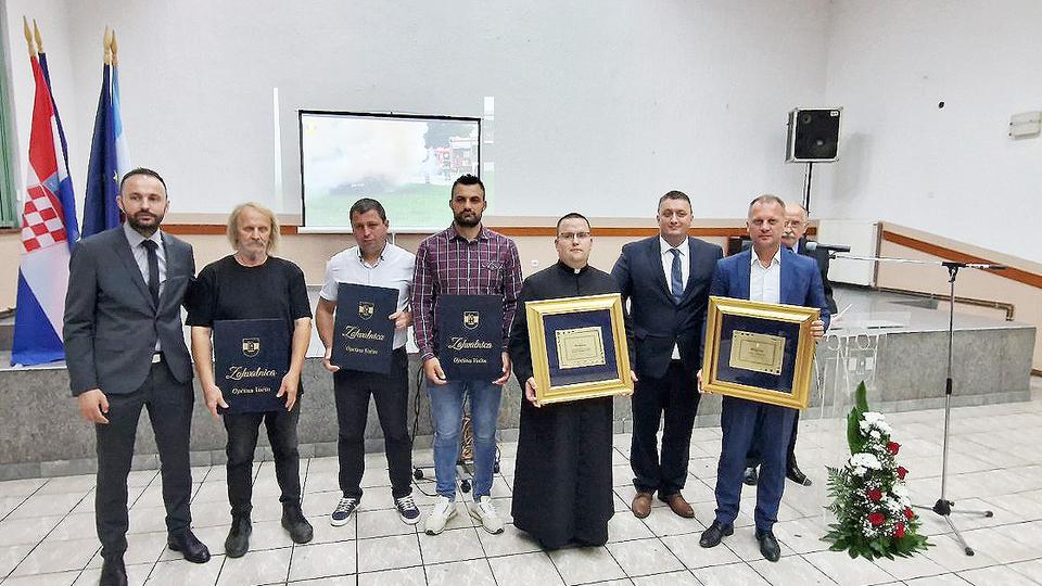 U SKLOPU proslave podijeljene su Zlatne plakete i zahvalnice pojedincima i organizacijama