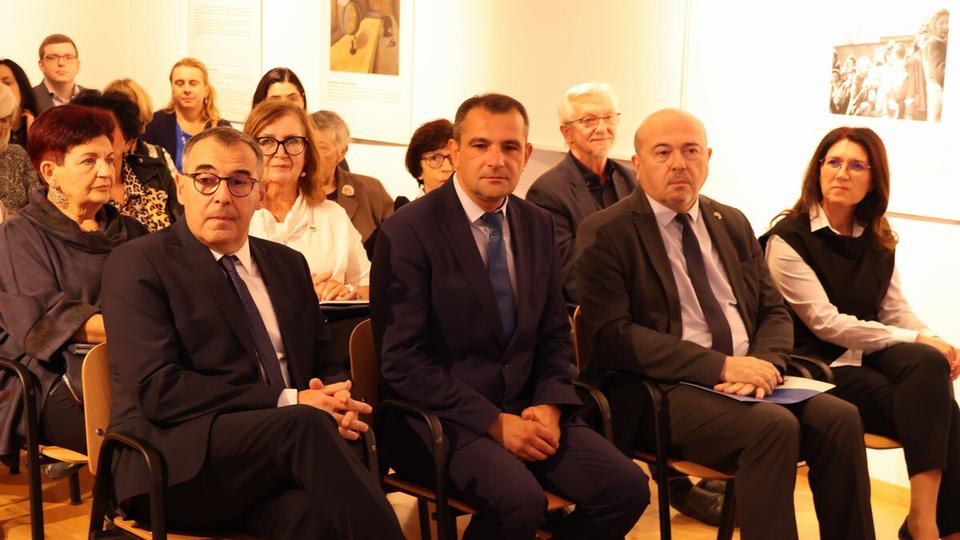 SVEČANOST otvorenja pratilo je otvorenje dokumentarne izložbe nazvane "Više od dužnosti"