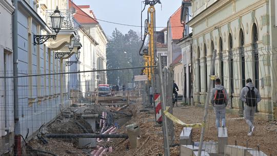 Zvijezda sada nije pogodna za prometovanje i šetnju, no na pola smo puta i vrijeme je da sugrađane upoznamo s onime što će na kraju biti u Zvijezdi – kazao je gradonačelnik Damir Mandić