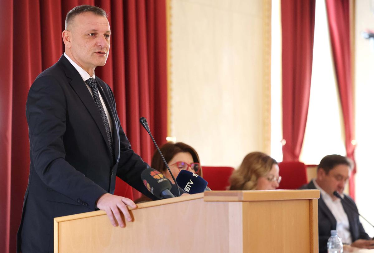 ZAHVALJUJUĆI projektu "Stambeni krediti u funkciji poticanja gospodarstva", jedinstvenom demografskom projektu Osječko-baranjske županije, do sada su kupljena 252 stana i 281 kuća