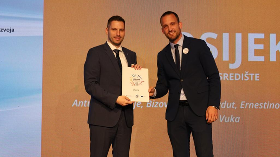 Odluku kojom se utvrđuje urbano područje Osijek kao područje u kojem će se provoditi ITU mehanizam u razdoblju 2021. - 2027. proteklog je tjedna osječkom gradonačelniku Ivanu Radiću uručio ministar regionalnoga razvoja i fondova EU Šime Erlić