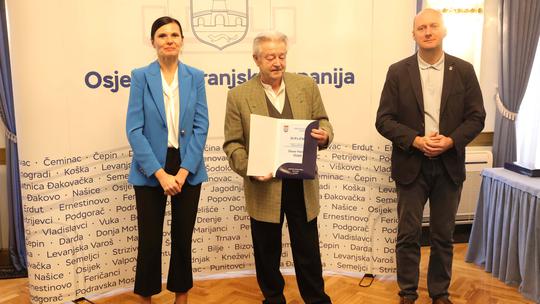 POBJEDNIKU natječaja Davoru Horvatu, koji je odabran između 13 najboljih prijedloga, pripala je nagrada od 2000 eura