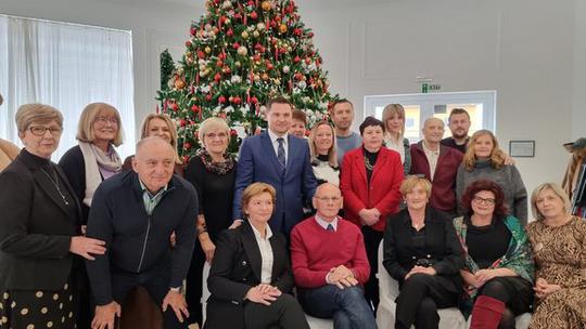 GOST IZNENAĐENJA bio je kvizaš Dean Kotiga, koji je kratkim kvizom provjerio znanje profesora iz raznih kategorija, a svakome tko je točno odgovorio uručen je mali znak pažnje