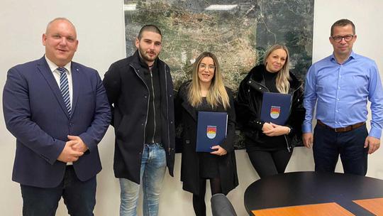 Sve mlade obitelji koje su kroz ovaj projekt došle do zemljišta za gradnju obiteljske kuće oslobođene su i plaćanja komunalnog doprinosa, što je također jedna od ušteda